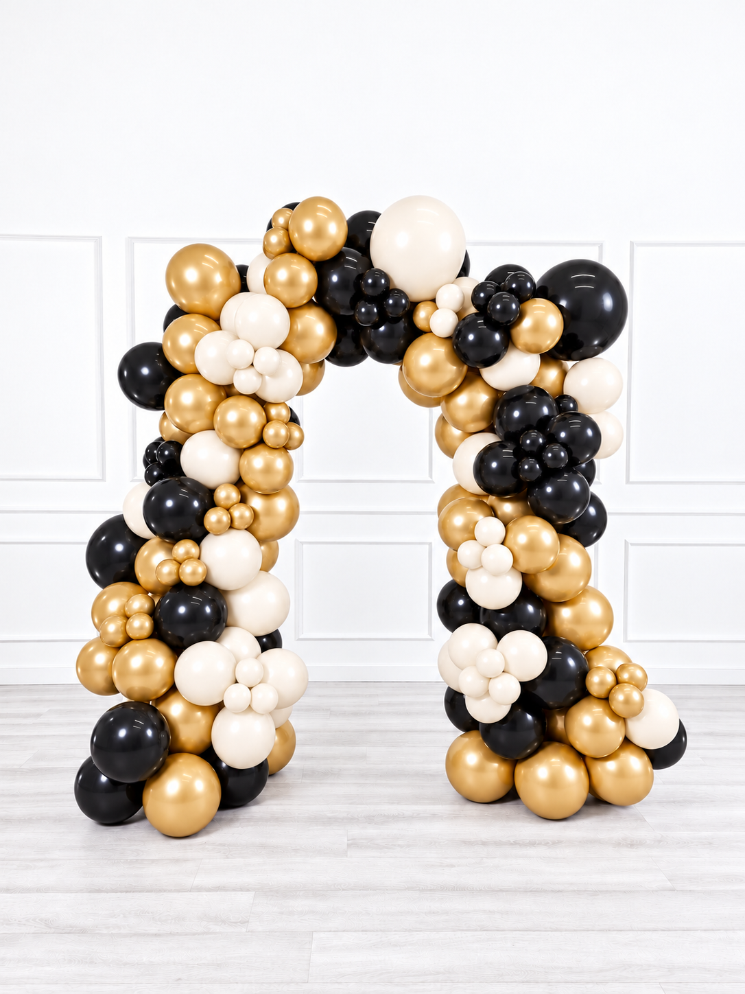 Ana Karina Balloons champagne noir organic balloon arch