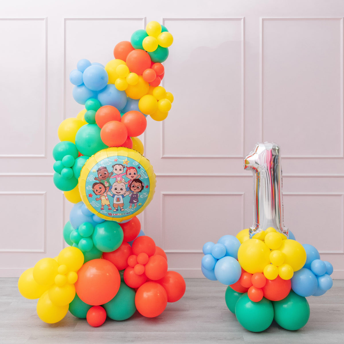 CoComelon - Freestanding Balloon Garland & Number Stack