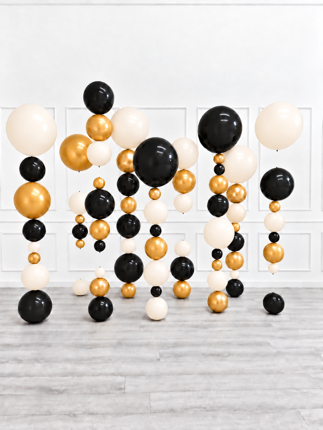 Ana Karina Balloons champagne noir floating balloon totem