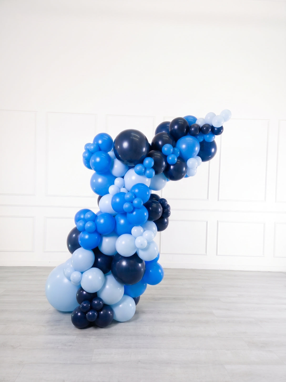Ana Karina Balloons blue wonder freestanding balloon garland