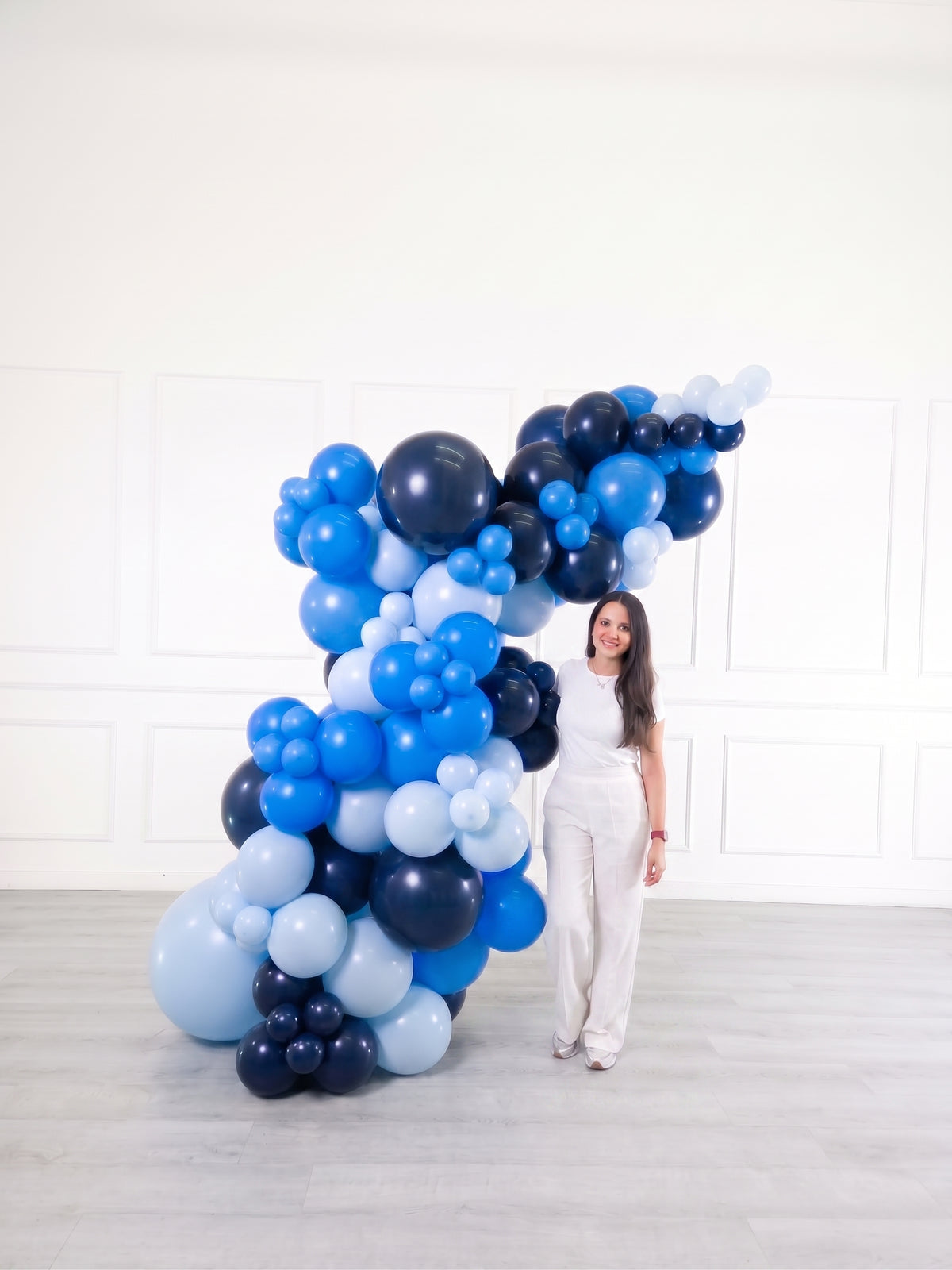 Ana Karina Balloons blue wonder freestanding balloon garland, additional product image