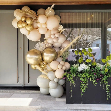 Balloon Garland with Pampas